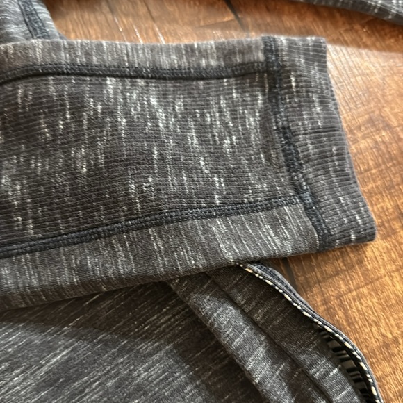 Lululemon pullover crewneck gray sweatshirt - Picture 6 of 6